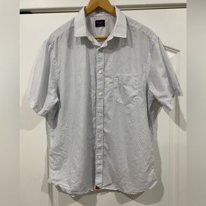 Men’s UNTUCKit short sleeve button down shirt. Size XL